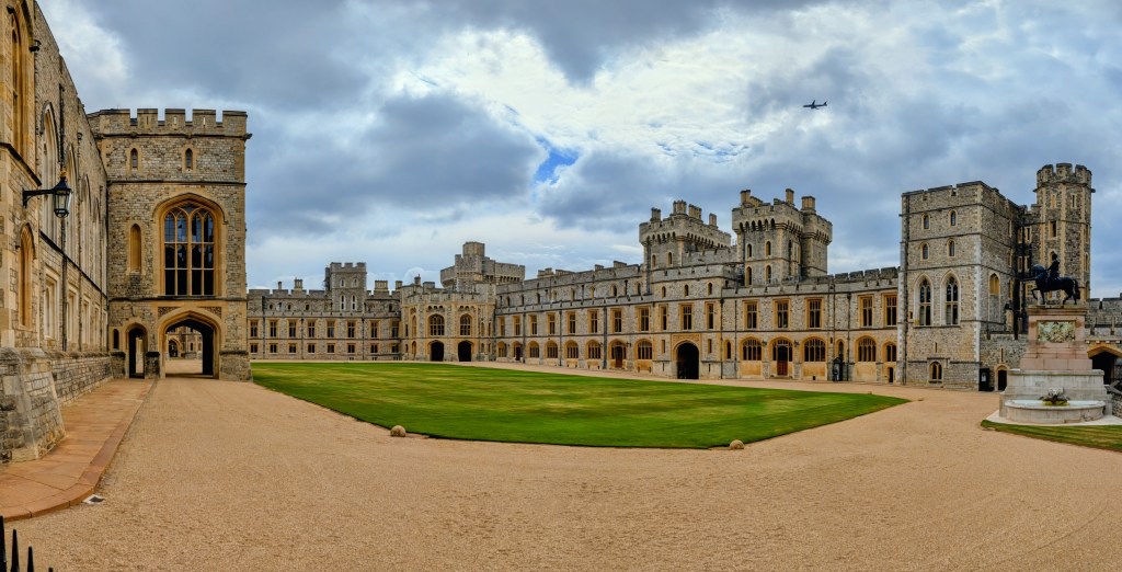 Windsor Castle courtyard panorama